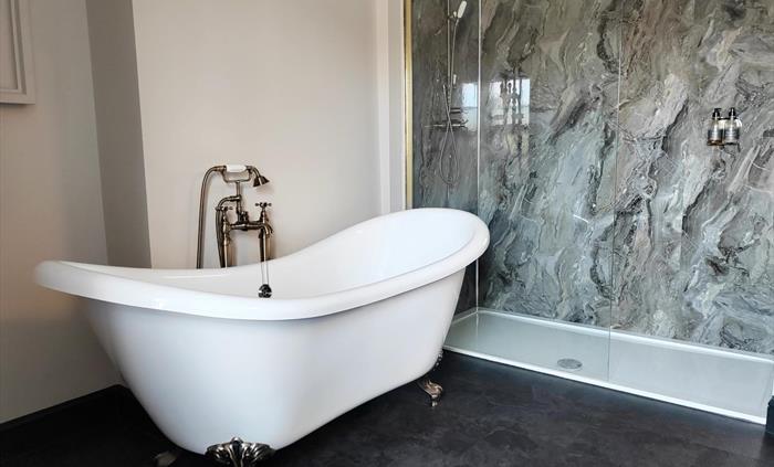 Named inspired by Welsh Valentine Extra large super king bathroom.  
Traditional freestanding roll top bath with spacious shower.